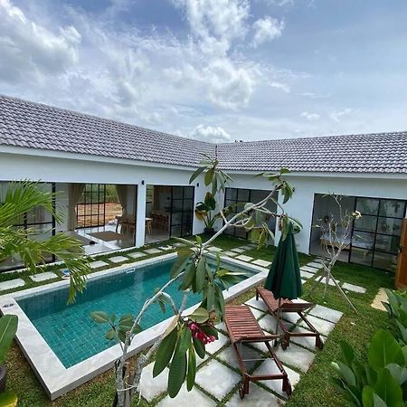 Allure Villa Cempaka Private Pool Куантан Екстериор снимка
