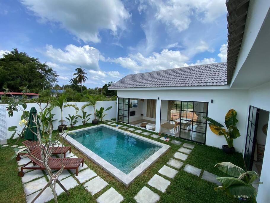 Allure Villa Cempaka Private Pool Куантан Екстериор снимка