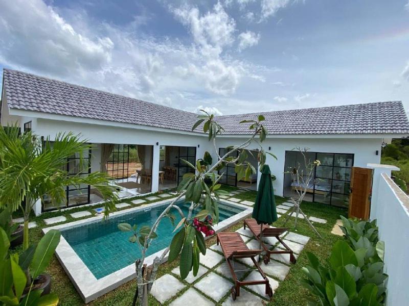 Allure Villa Cempaka Private Pool Куантан Екстериор снимка
